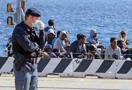 Mehr als 180.000 illegale Flüchtlinge nach Italien im Jahr 2016 - ảnh 1